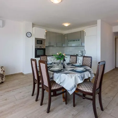 Homes In 41677 Crikvenica